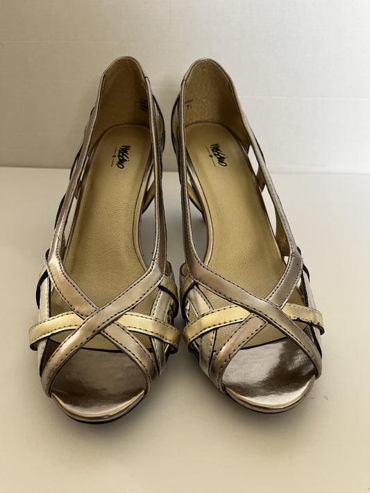 #124 EUC Gold/Silver Peep Toe Heels Women's Size 7.5