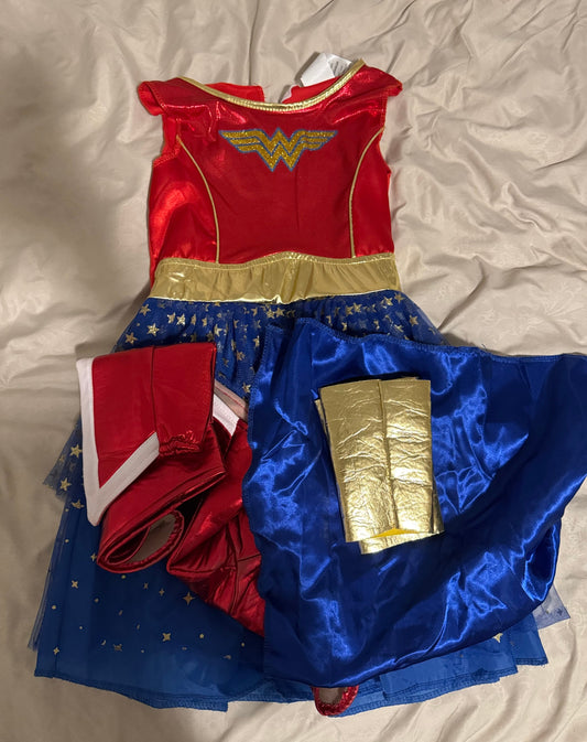 #53 girl Wonder Woman costume size M