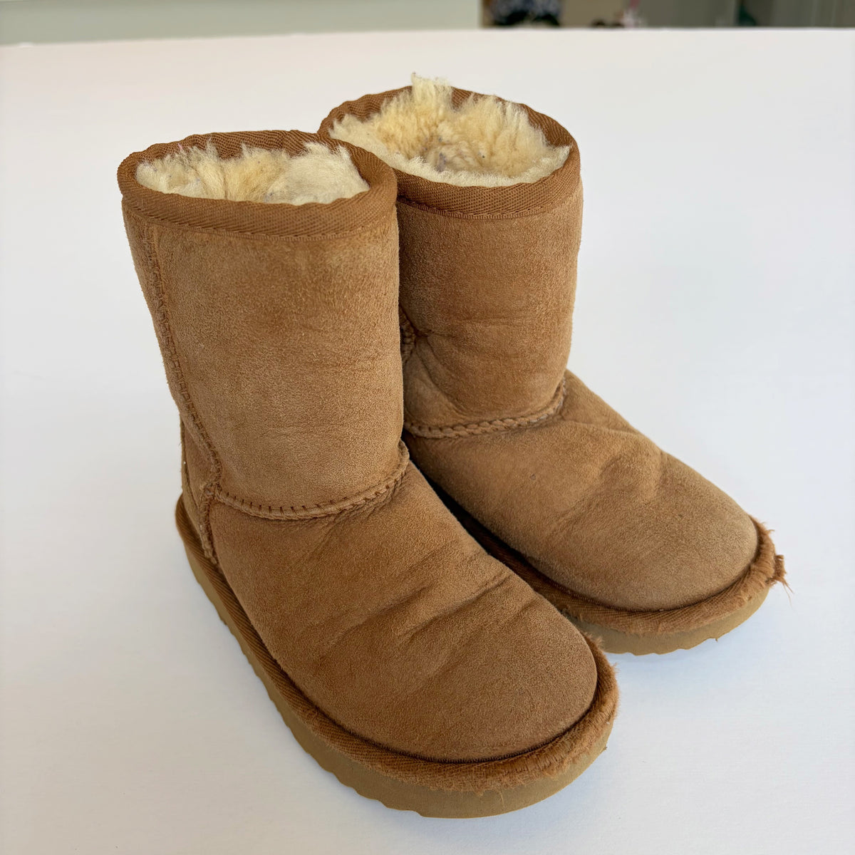 #96 | Size 10 | Ugg Girls Boots
