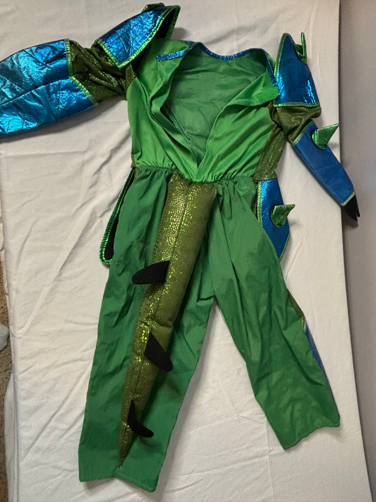 #90: Kids Futuristic Costume: Size 6-7 years old