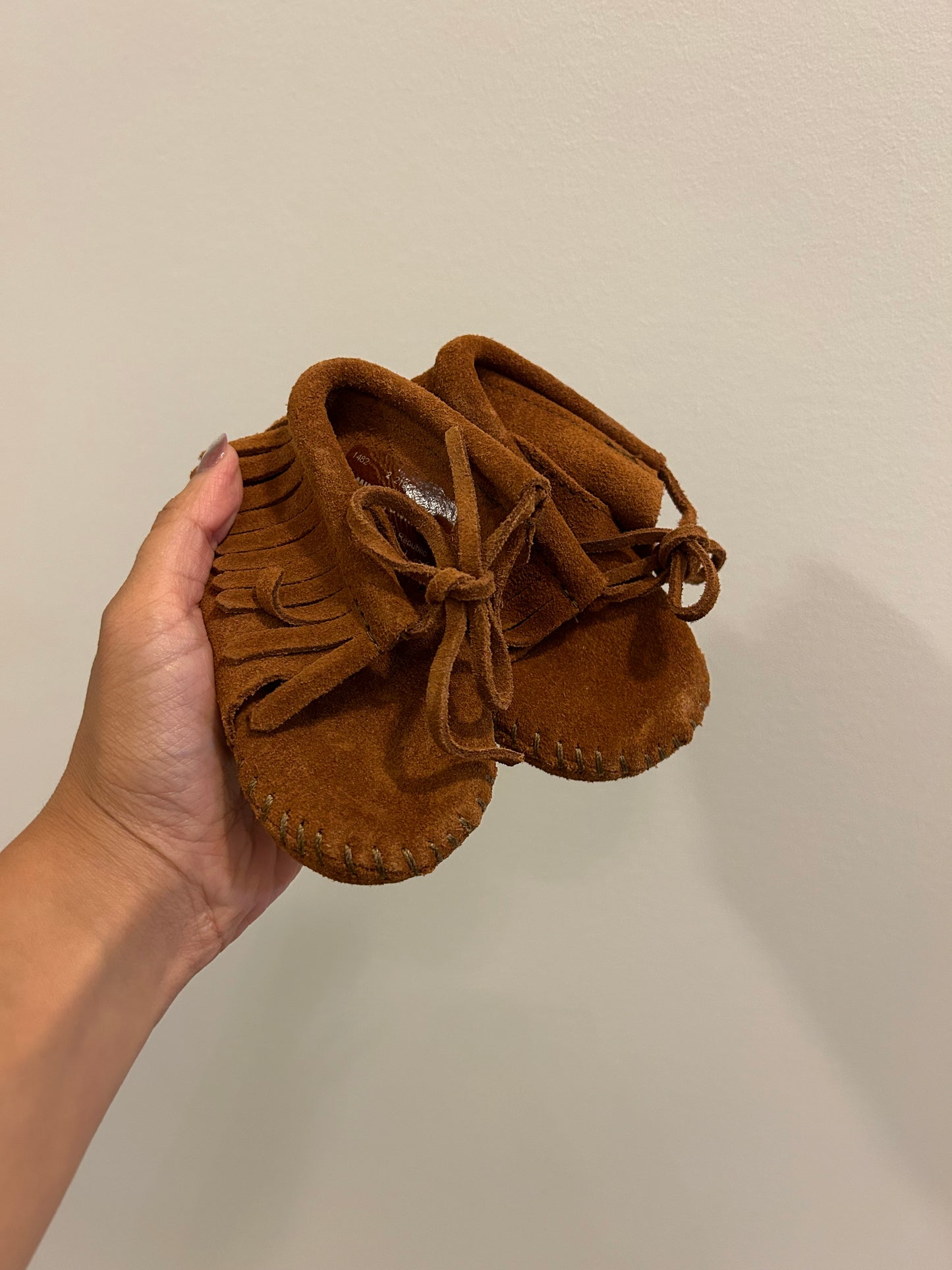 #71 Minnetonka 2c Leather Moccasins