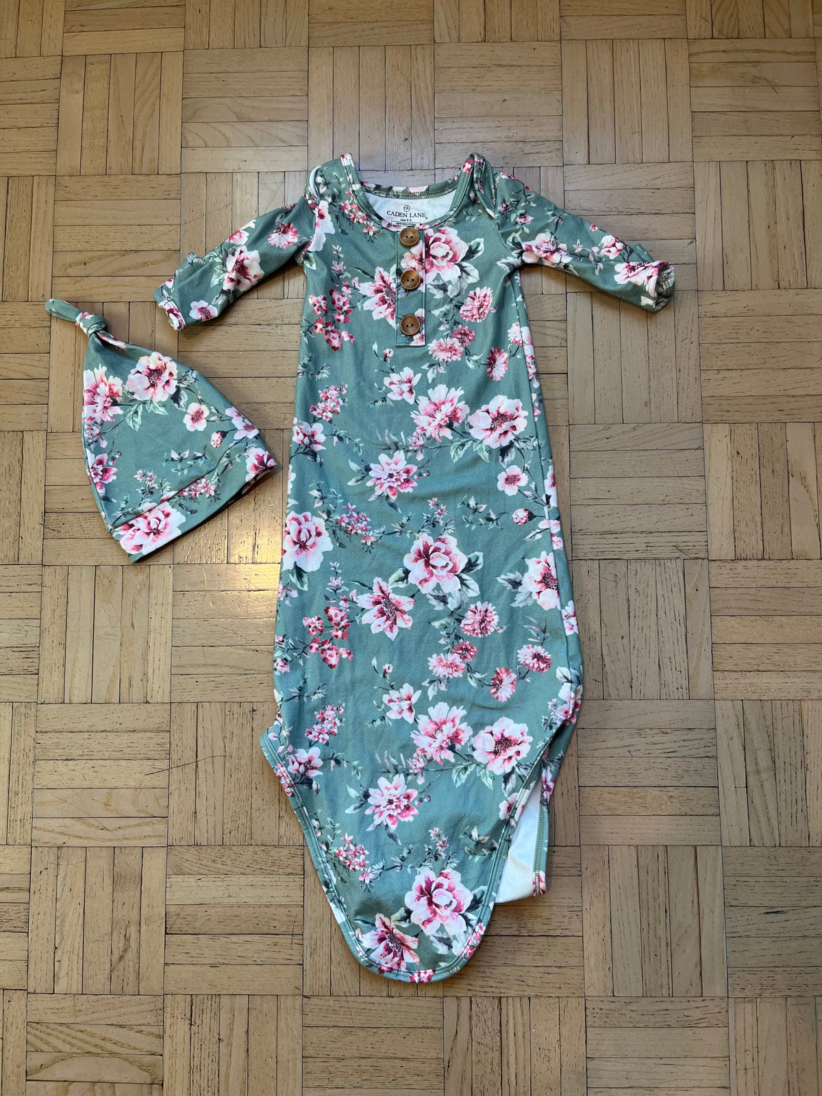 #195  EUC Caden Lane 0-3 month Gown with mitten cuffs and matching hat