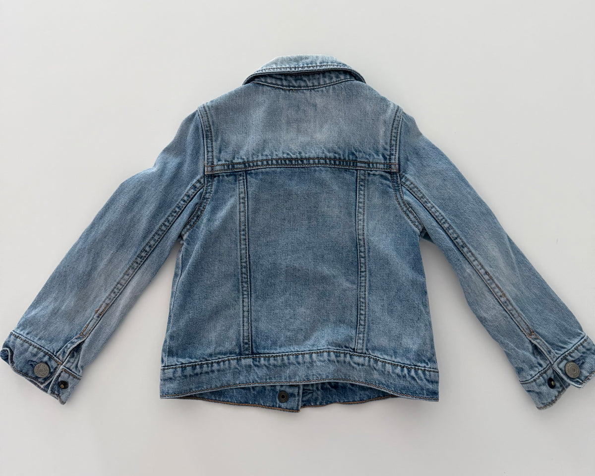 #117, Girls 4T, Gap distressed denim jacket, VGUC