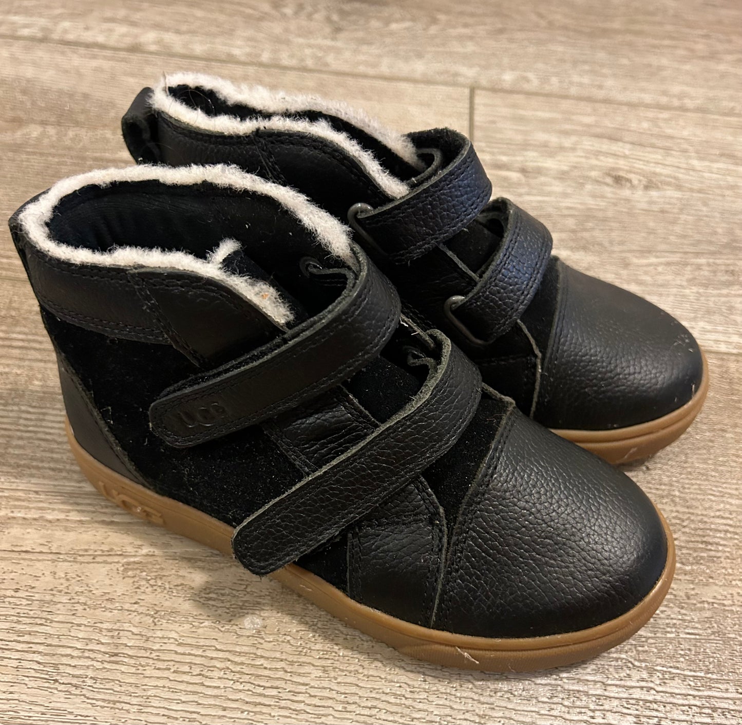 #71 UGG 12 Rennon II Boots (Never worn!)