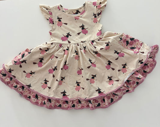 #117, Girls 4T, Smocked Sweets cream witch dress, VGUC