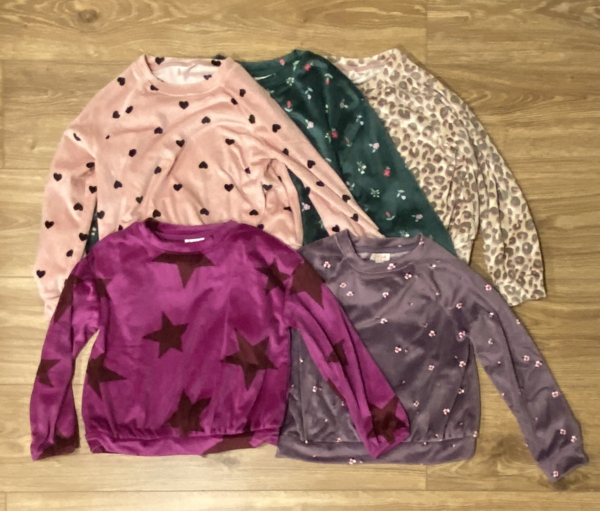 Seller #100 Girls Size S 6/7 Plush Pullovers Set of 5