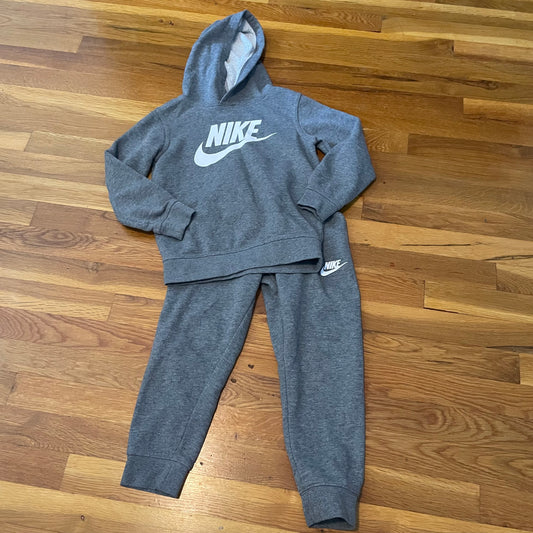 #116 Boys Nike grey set 5/6
