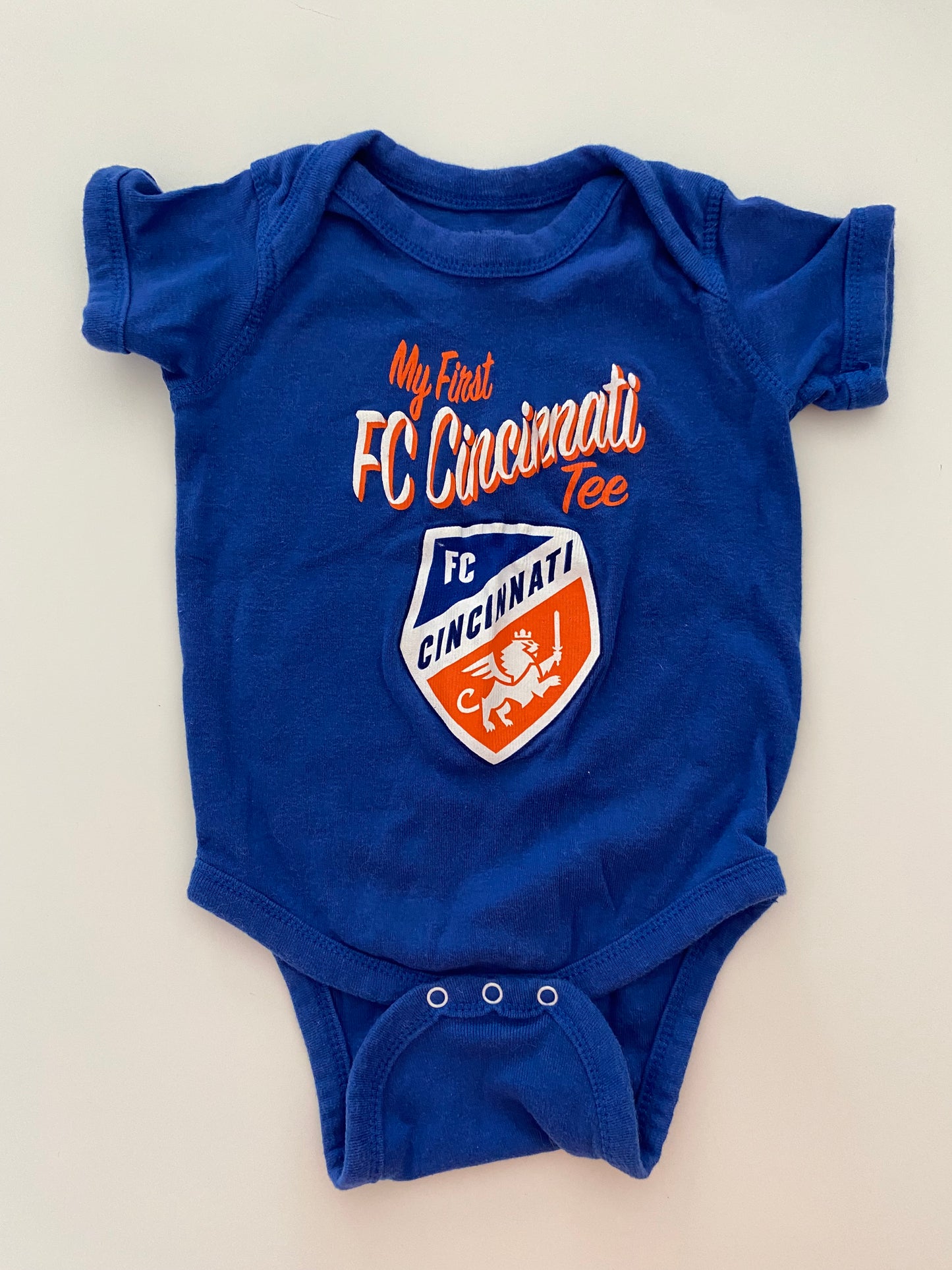 #84B-FC Cincinnati blue onesie, gender neutral 3-6M, EUC