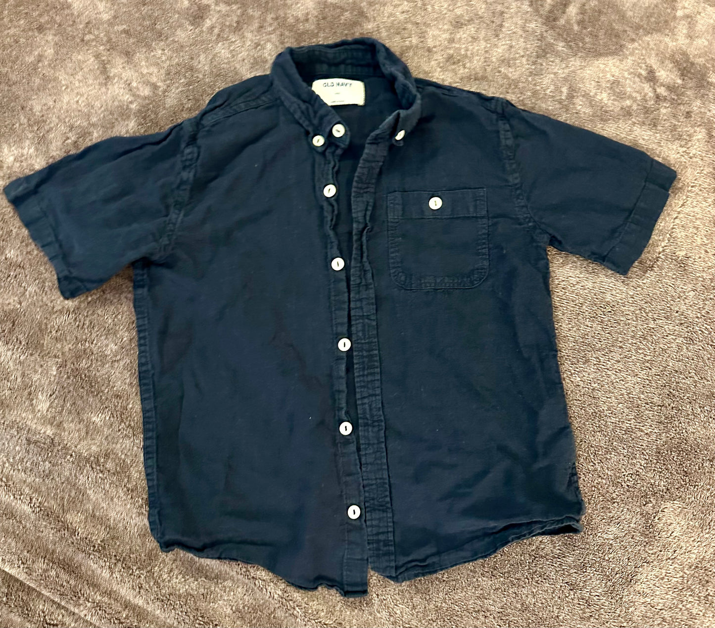 Old navy button up boys size 8 (M)