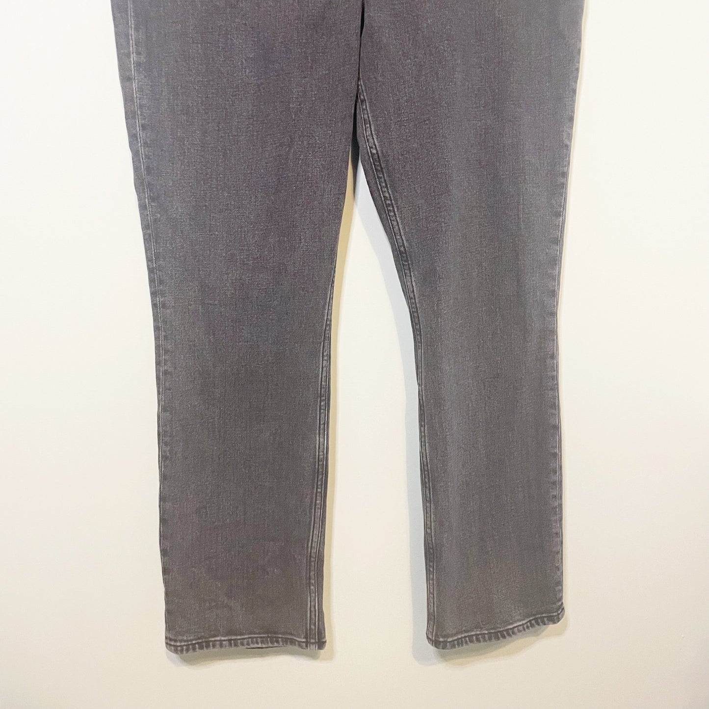 #118 | Size 16s | Abercrombie and Fitch Women's The 90's Slim Straight Ultra High Rise Black Jeans