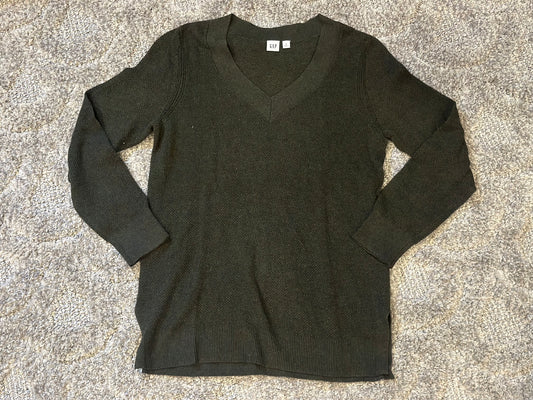 #82B Gap Sweater - Women's Medium