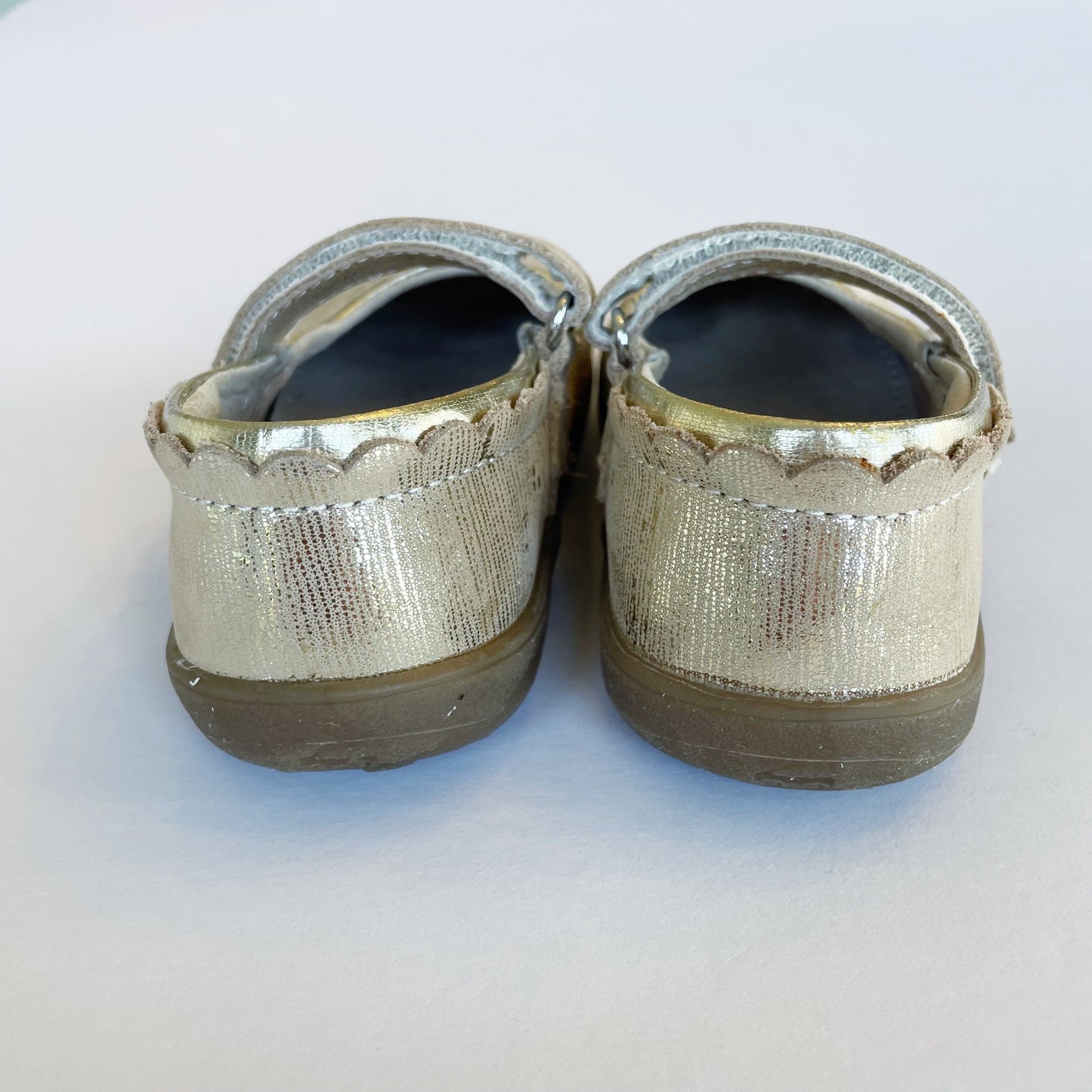 #118 | Size 8 | See Kai Run Girls Gold Mary Jane Shoes