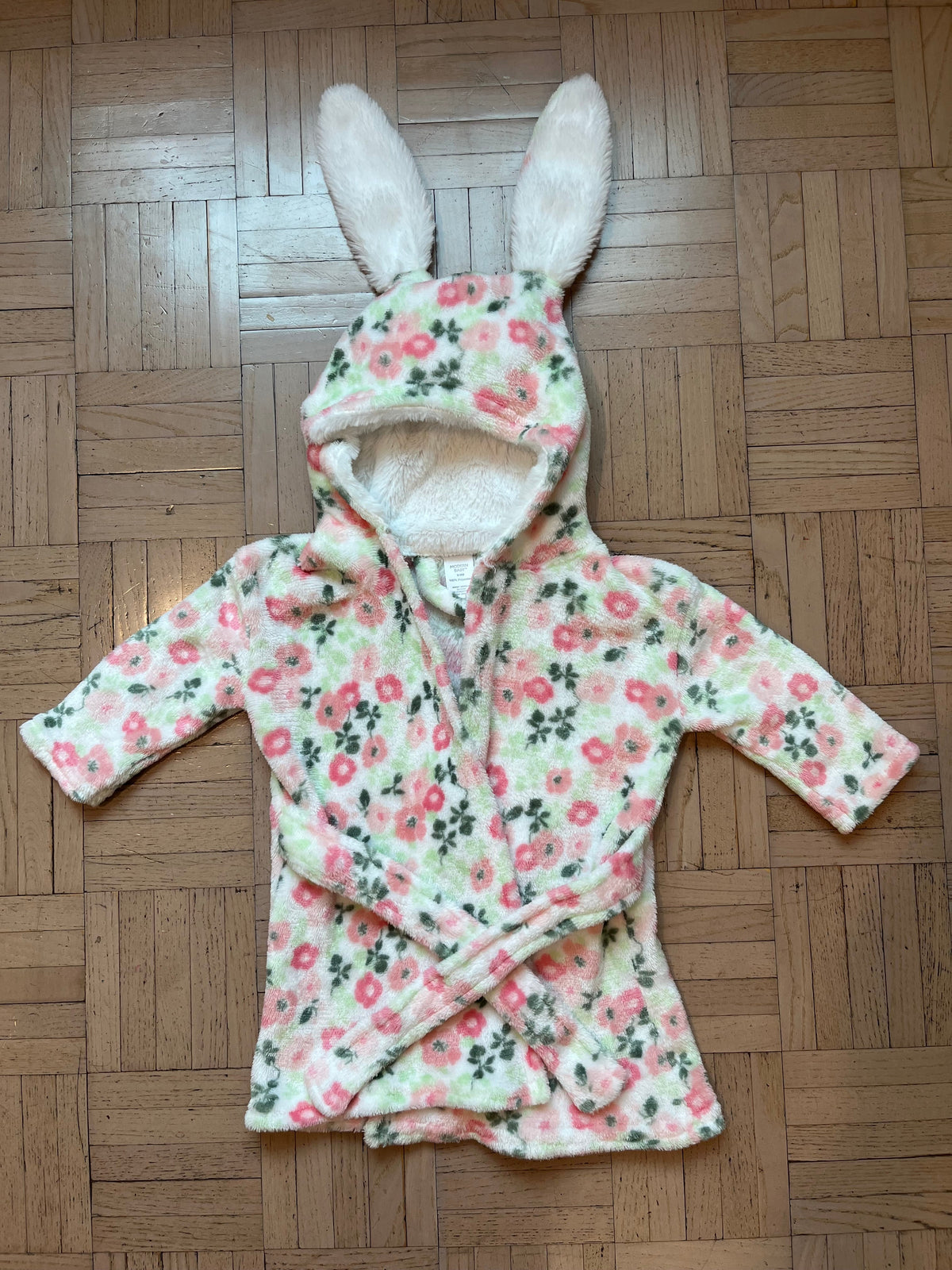 #195 NWOT Girls 0-9 month bath robe