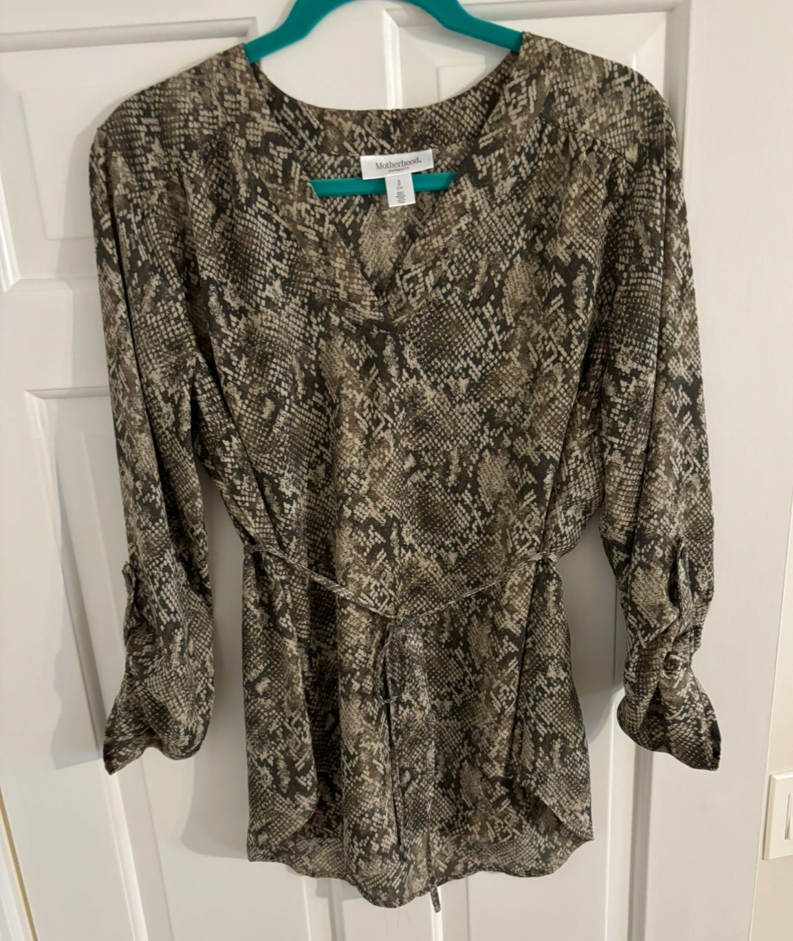 Motherhood Maternity Snake Skin Patterned Top Size Small