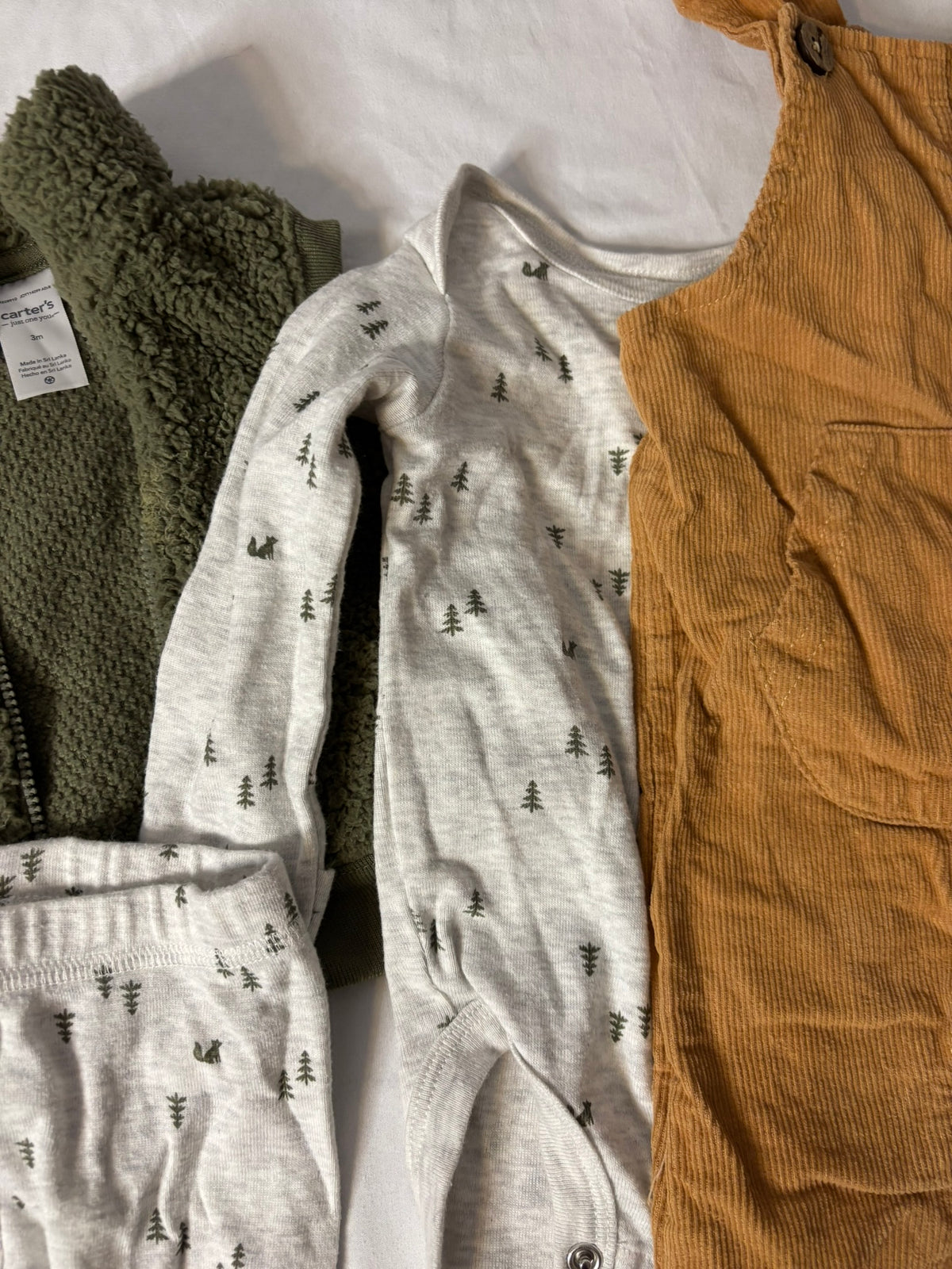 #90: 4-Piece Baby Outfit Bundle – Carter’s Size 3 Months