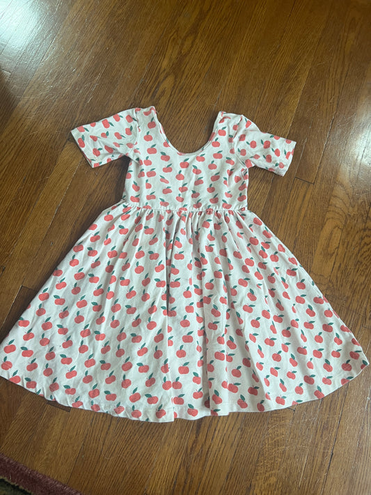 \Size 5 Alice and Ames apple dress. Some wash wear. PPU 45212