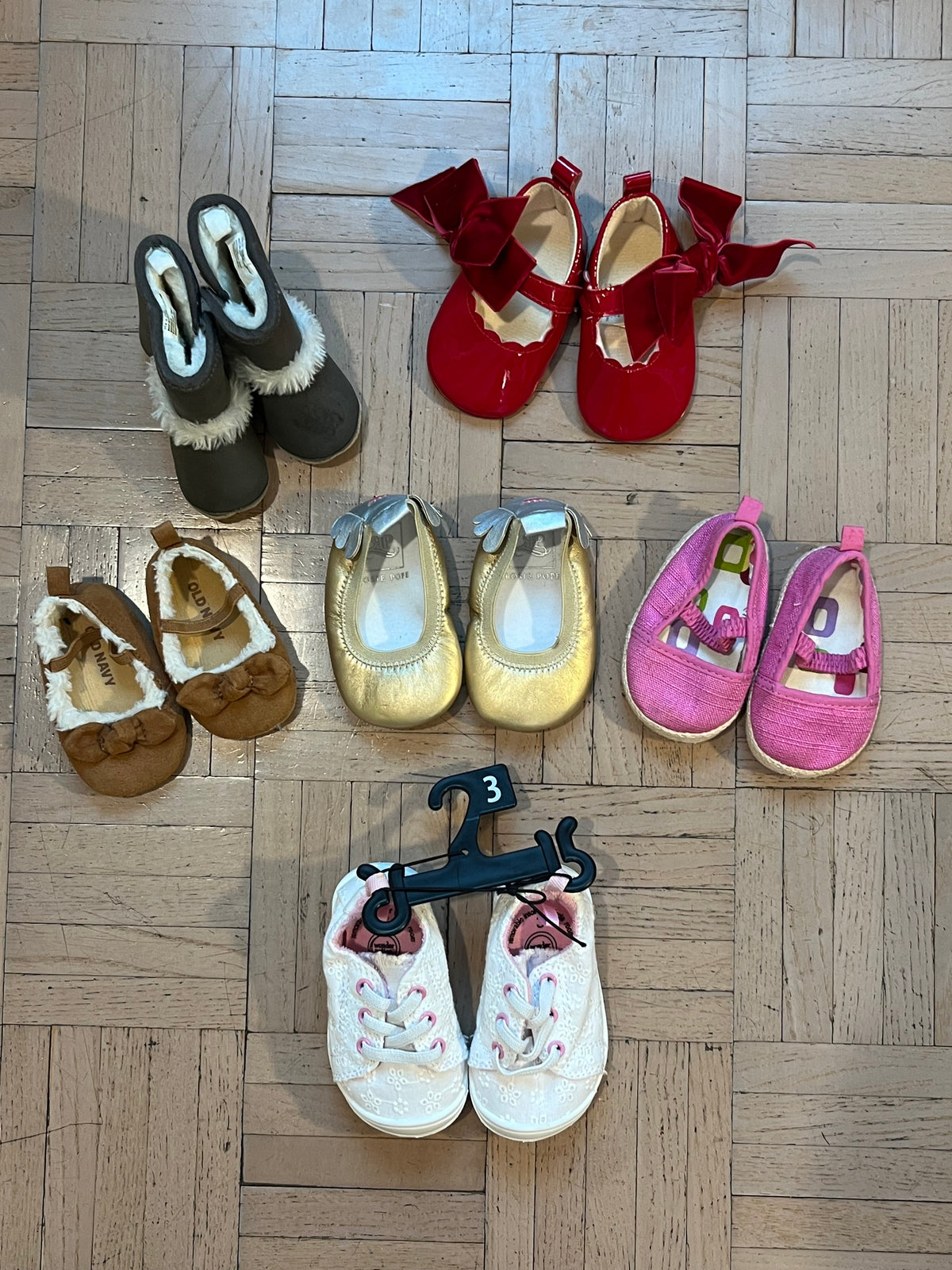 #195 EUC Girls Shoe Bundle, Size 2 to 3, 6 pairs