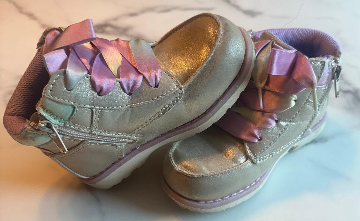 Seller #58 Girls Dr. Scholl’s gold rainbow toddler boots size 9