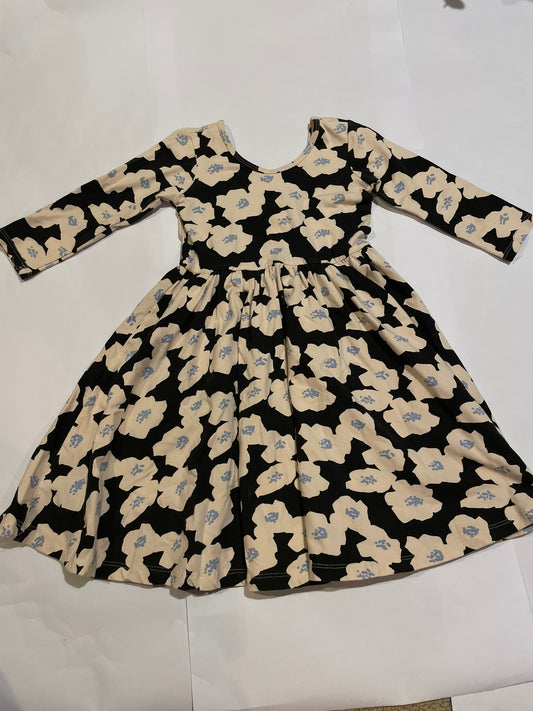 #126 Girls Alice & Ames size 6 White & Black Flowers Super Twirl Dress