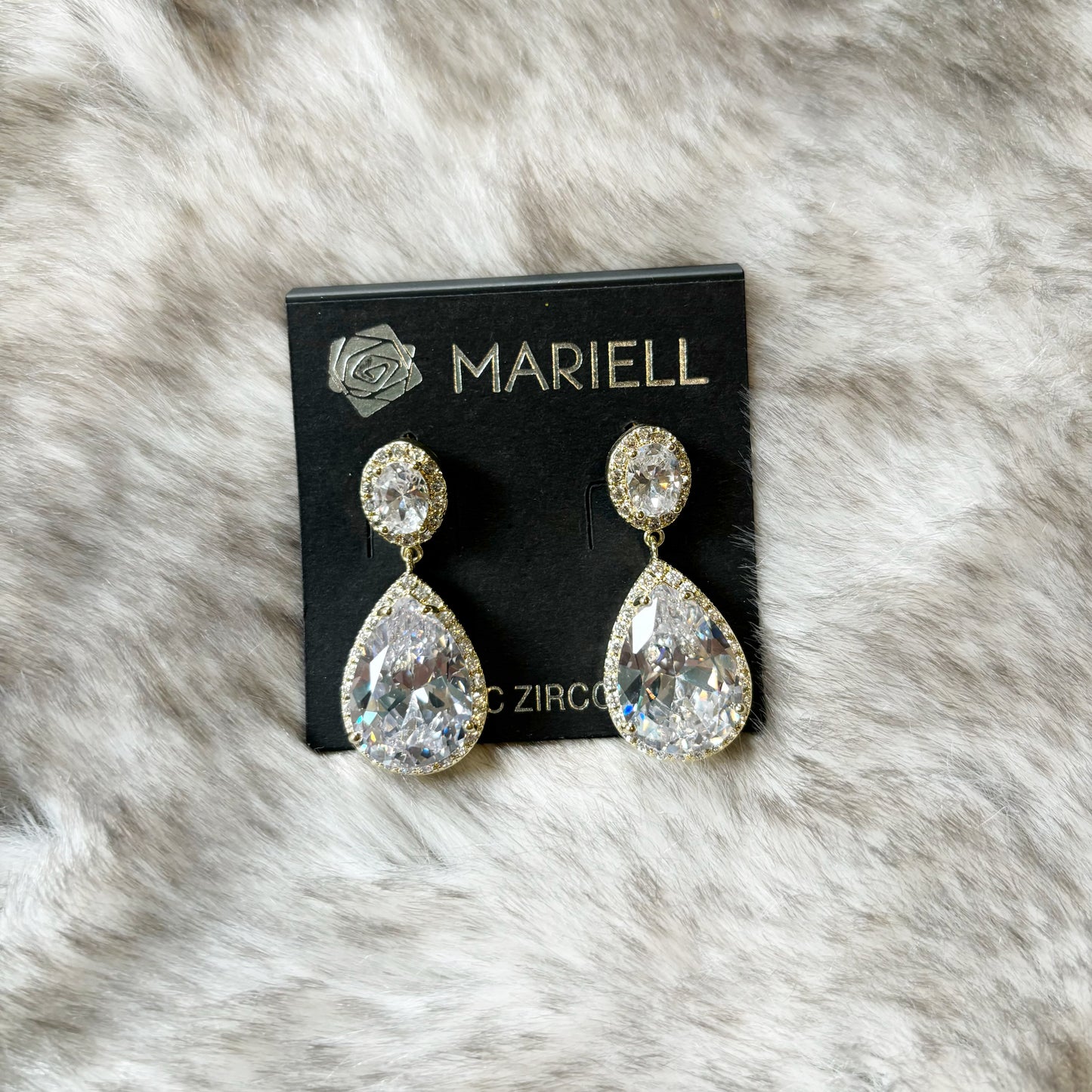 #11 NWT Mariell Gold Teardrop Earrings