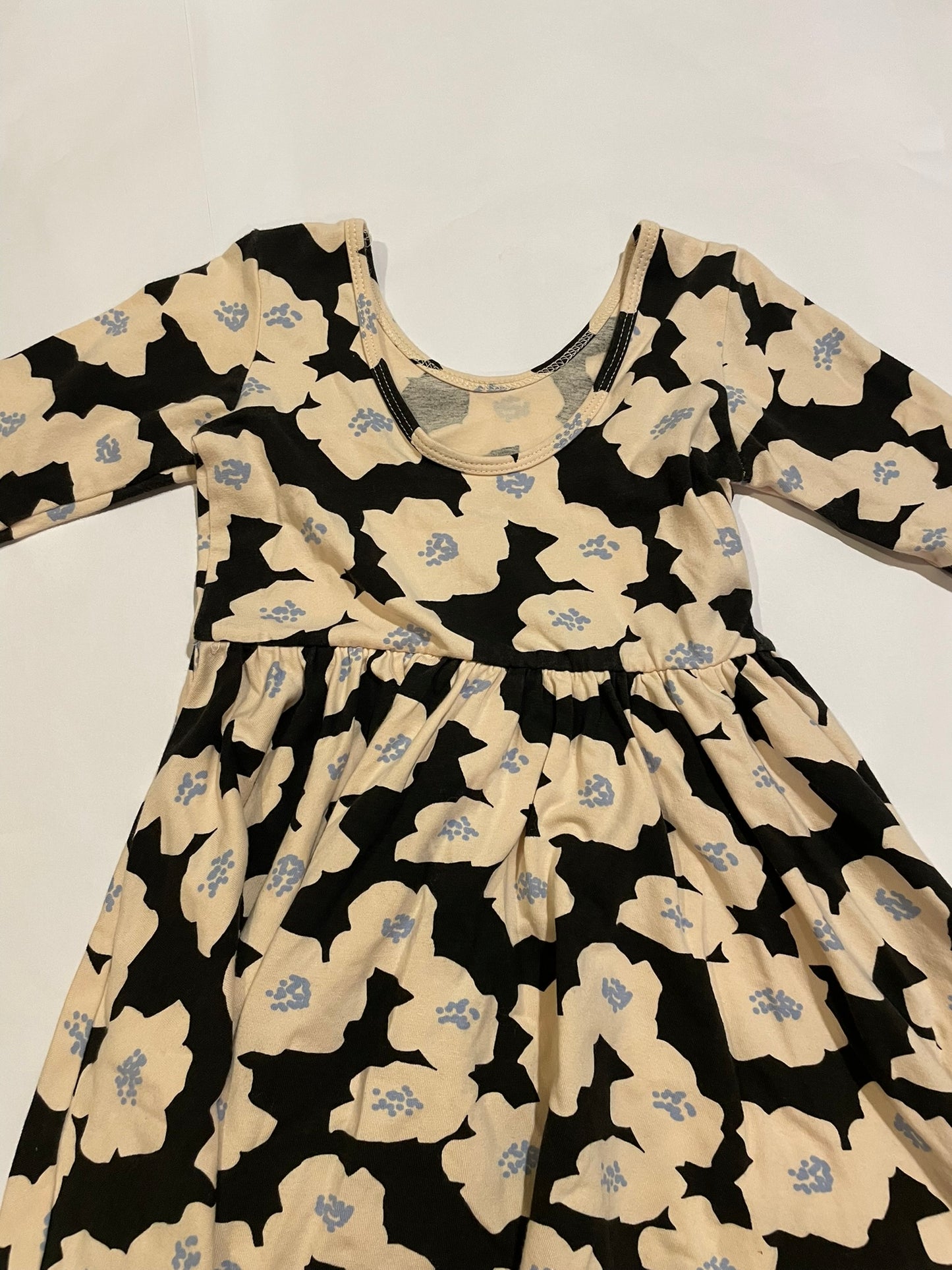 #126 Girls Alice & Ames size 6 White & Black Flowers Super Twirl Dress