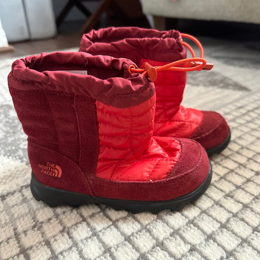 #162 North Face Red Winter Boots size 8
