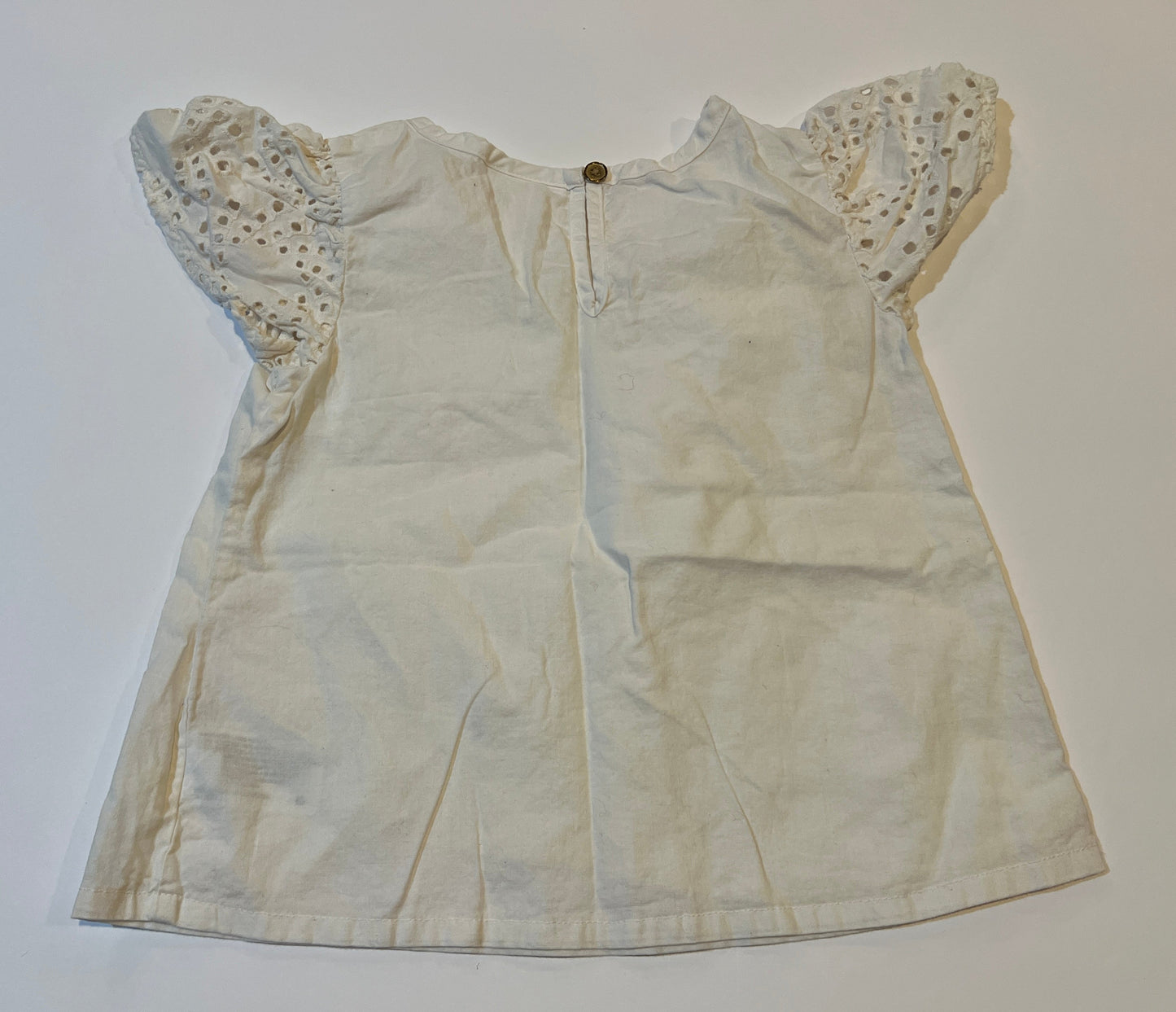 #141 Girls 4T Cat & Jack Cream Shirt with Eyelet Flutter Sleeves