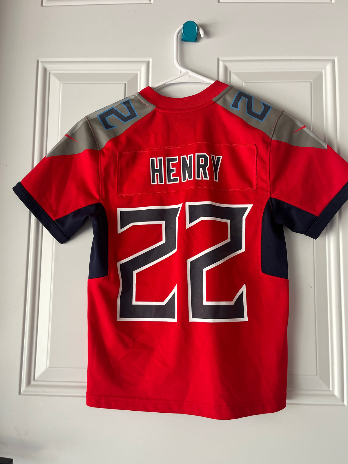135 LN, Titans Henry jersey Size: YS