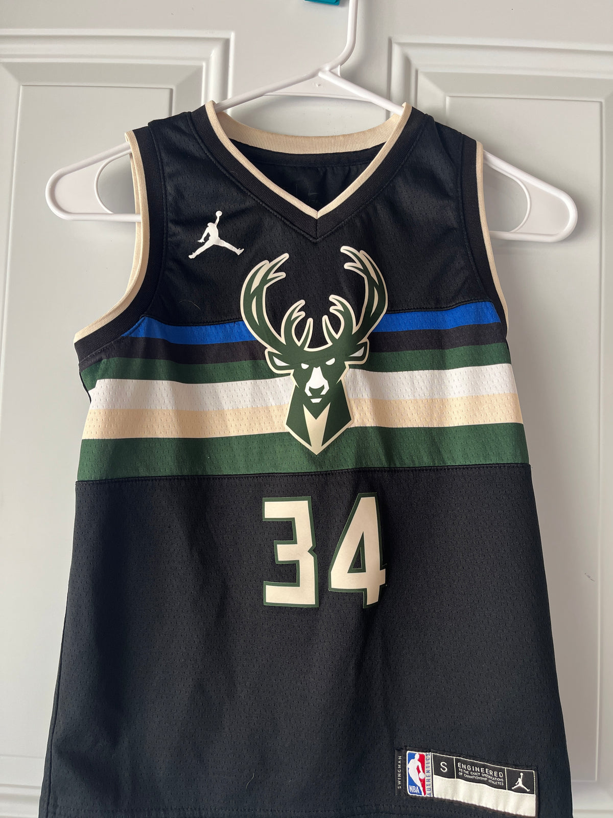 135 Authentic NBA Bucks Jersey, LN, Antetokounmpo, size YS