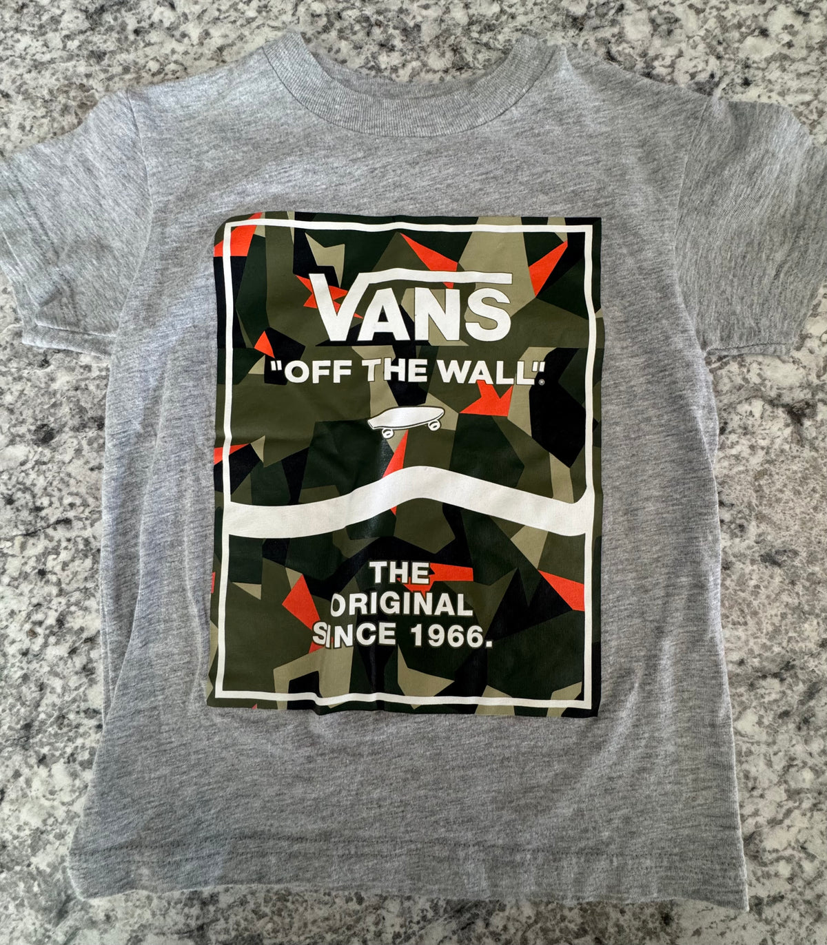 #107 Vans tshirt 2T