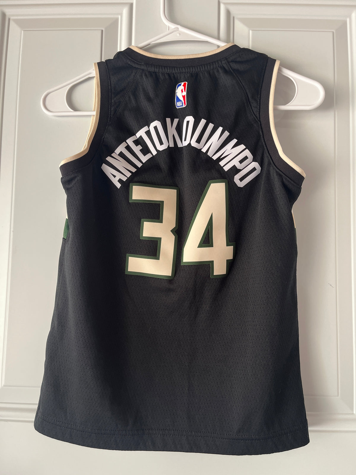 135 Authentic NBA Bucks Jersey, LN, Antetokounmpo, size YS