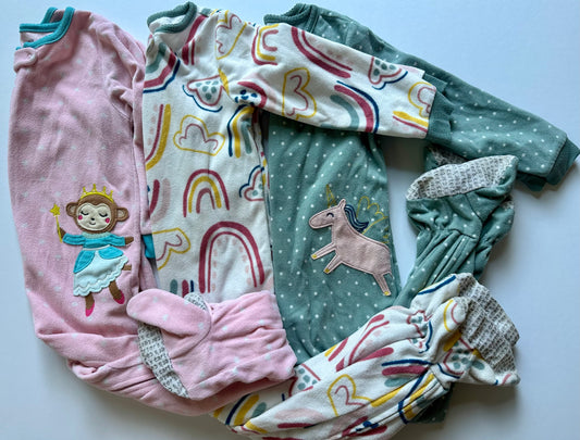 #104 girl carters 4T fleece footed pajamas