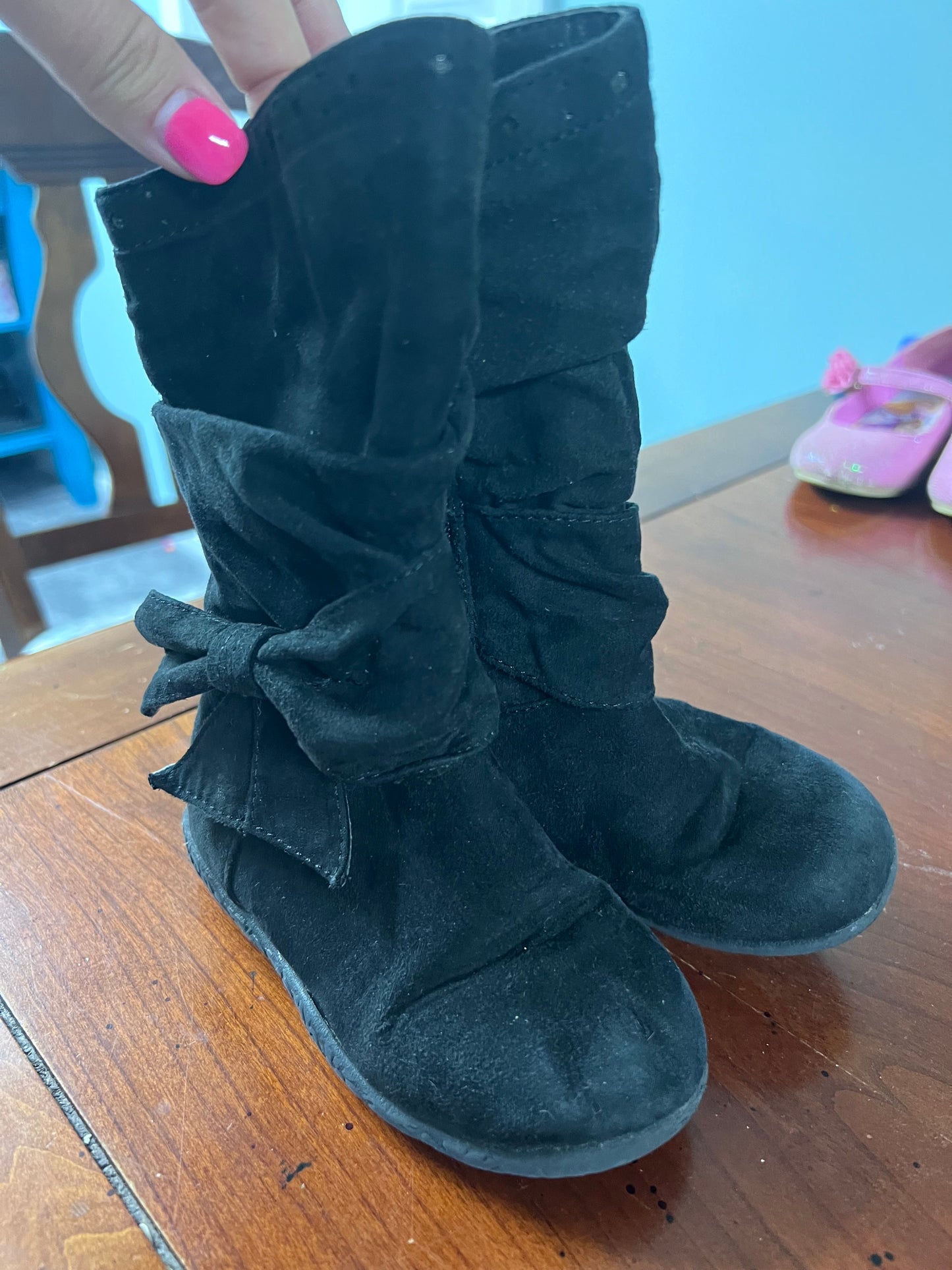 #4. Toddler size 7 black boots with zip closure, GUC