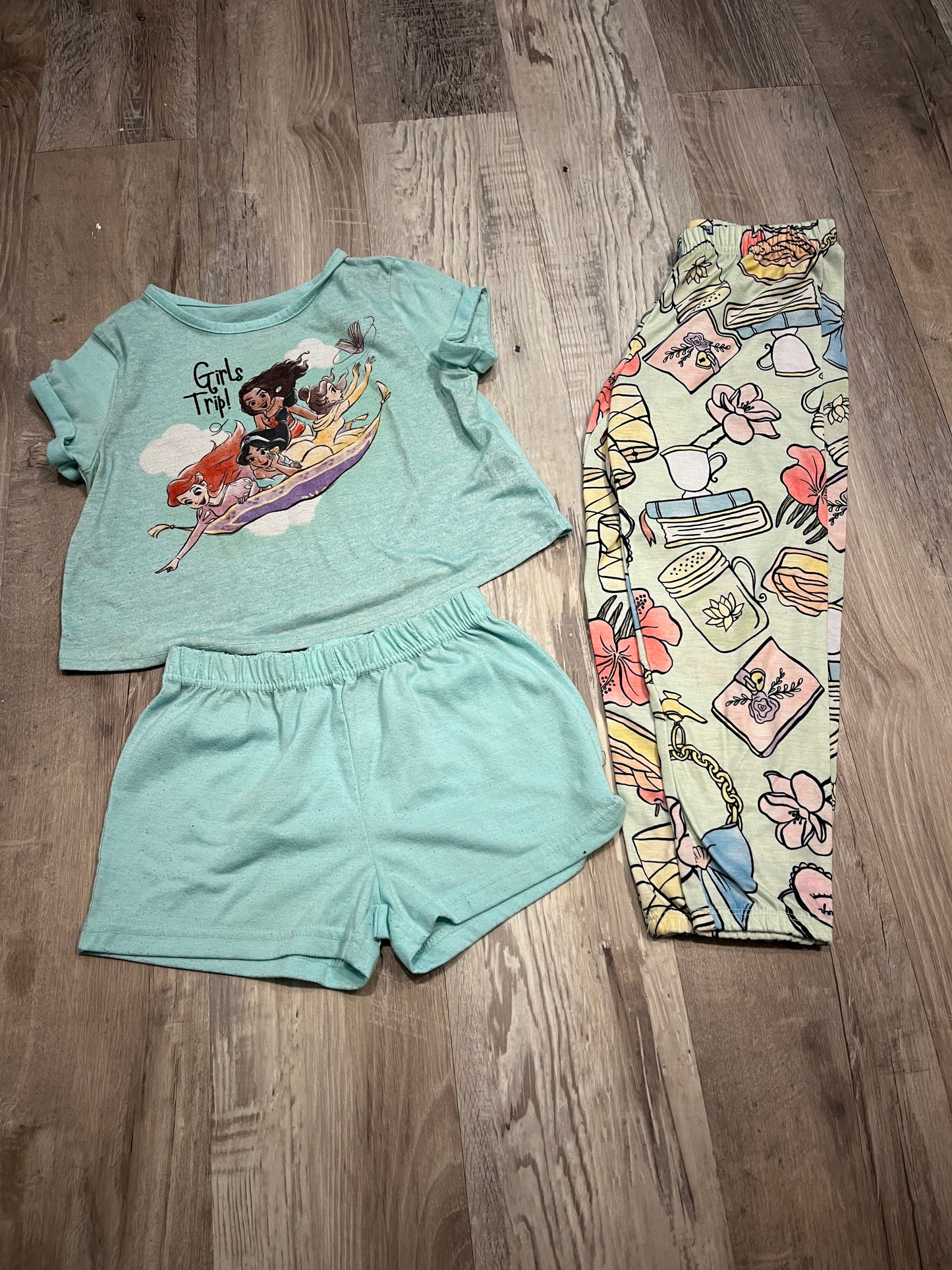 Seller #29 Girls Size XS 4/5 Disney Princess Girls Trip Pajama Set