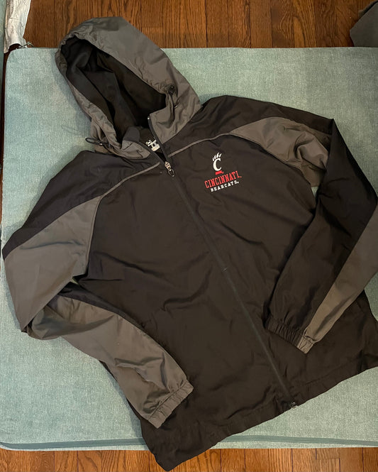 Seller 229 - Women’s under Armour UC windbreaker (medium)