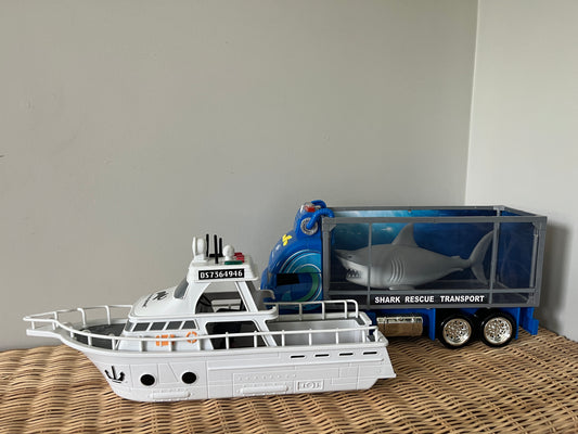 135 Animal planet boat and truck