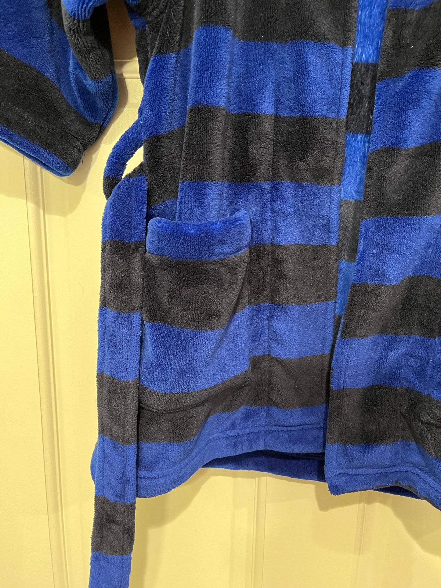 Boys 2t boys 3t (size 2-3) Tucker and Tate Robe Blue and black stripe with tie PPU Evendale 45241