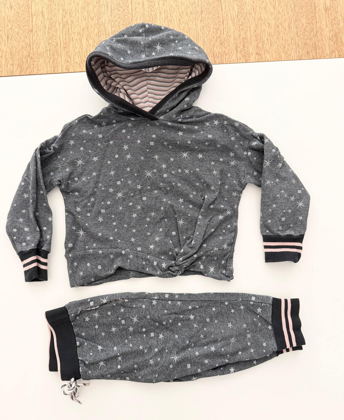 #117, Girls 2T, Matilda Jane grey star sweatsuit, VGUC