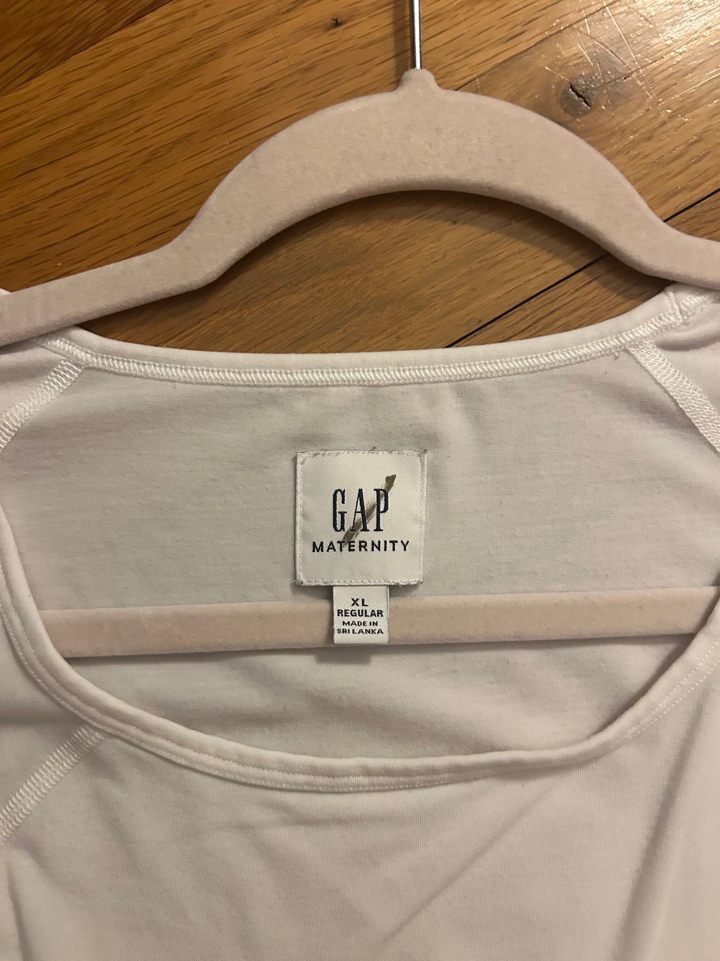Seller 128 - Gap Maternity Shirt XL