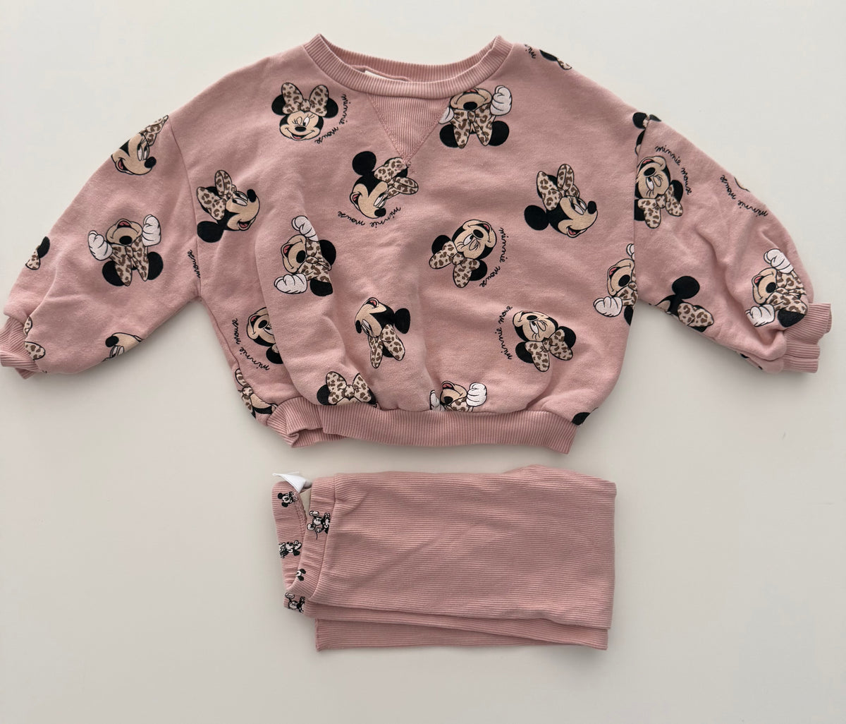 #117, Girls 4T, Zara Disney’s Minnie Mouse sweatshirt & leggings, VGUC