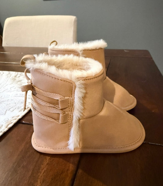 #51 6-9M Girls Soft Sole Boots Warm Fuzzy Interior NWOT