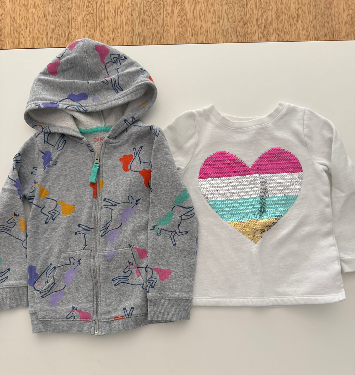 #117, Girls 5, Cat & Jack unicorn zip up hoodie & Carter’s heart sweatshirt, GUC