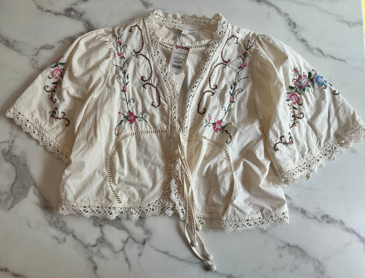 Seller #58 NWT Women’s Large cropped  floral embroidered top
