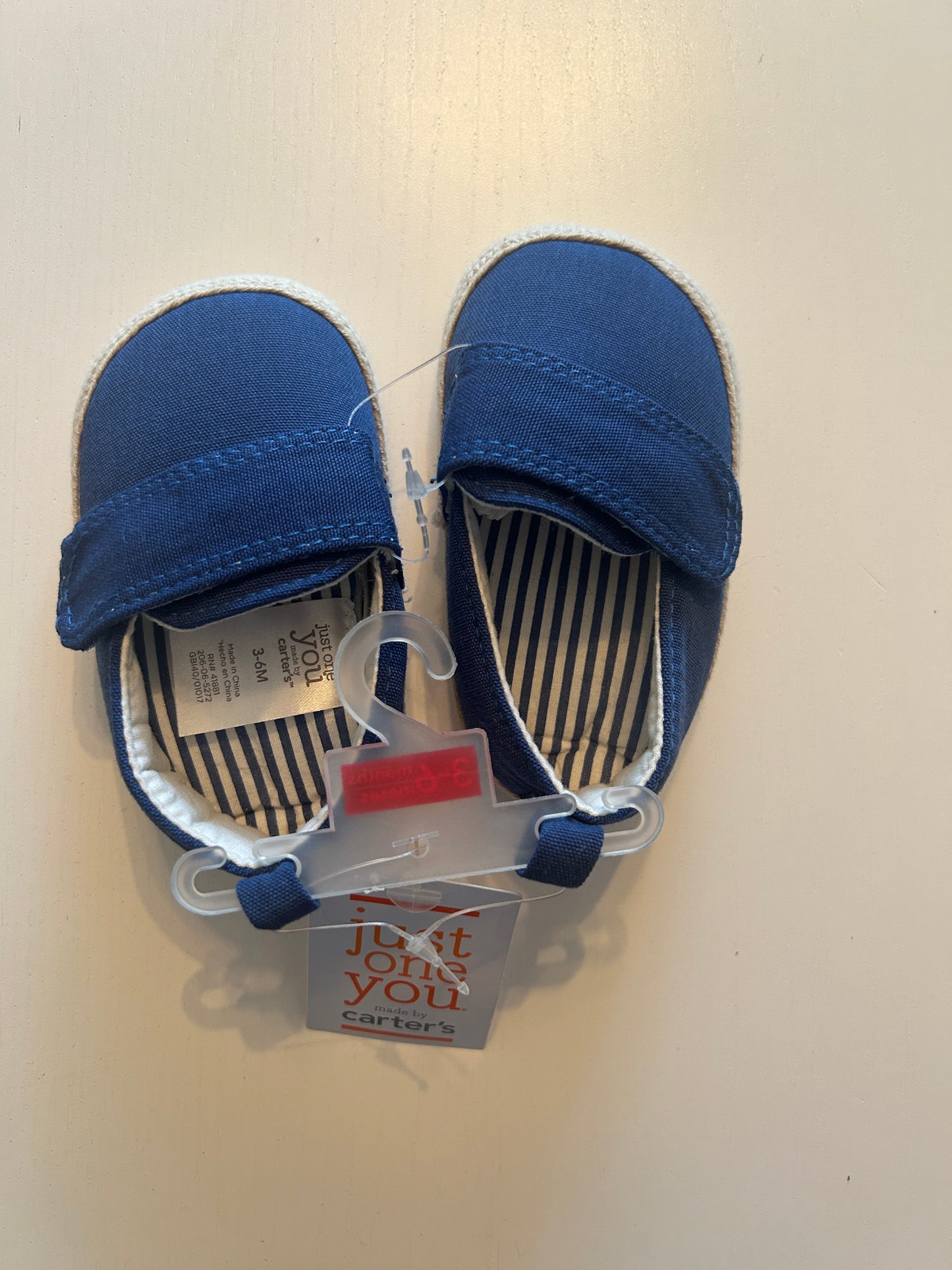 #63 NWT baby shoes size 3-6 months