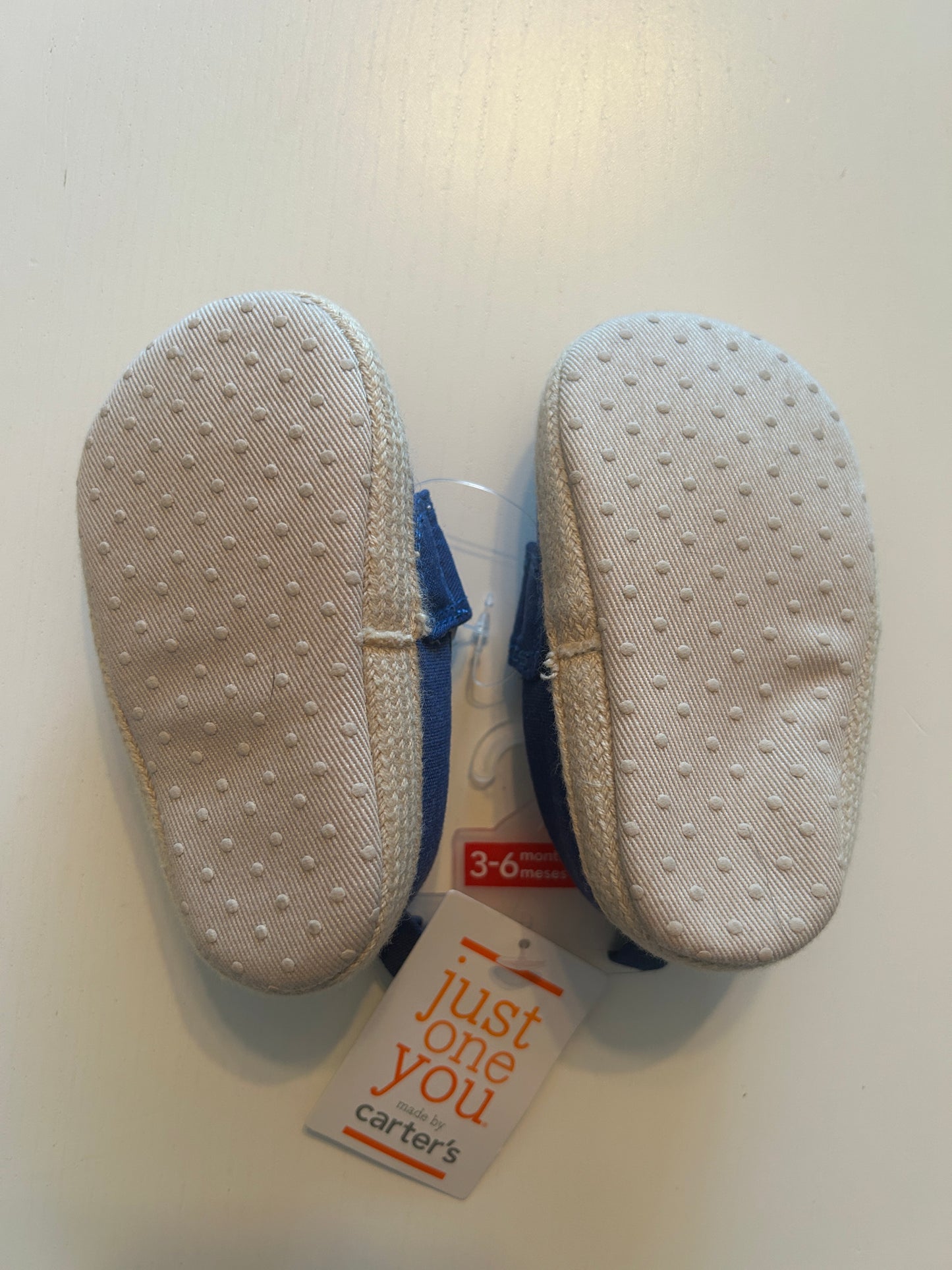 #63 NWT baby shoes size 3-6 months