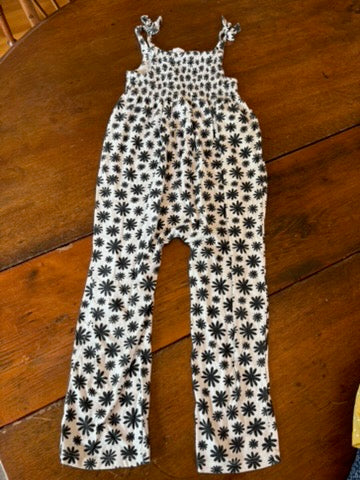 Seller 183 - Baby Gap Girls 5T Black & White Romper - VGUC