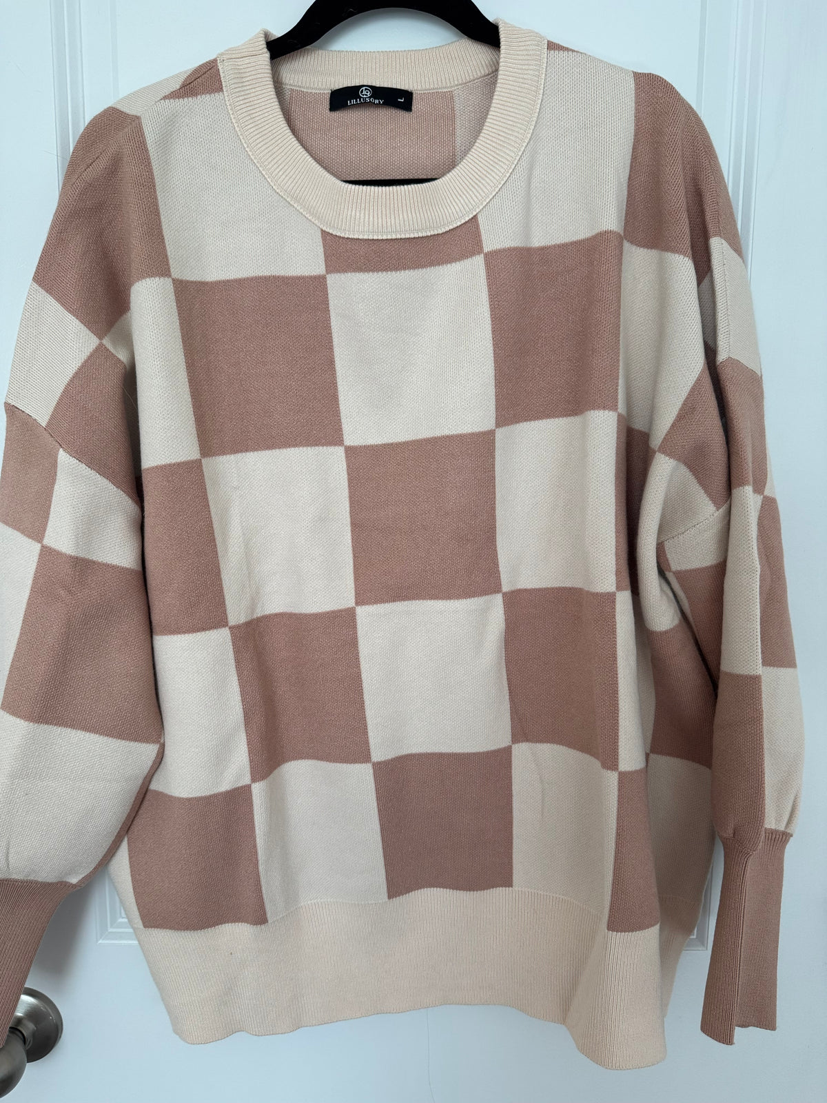 #107 Women’s Sweater size L