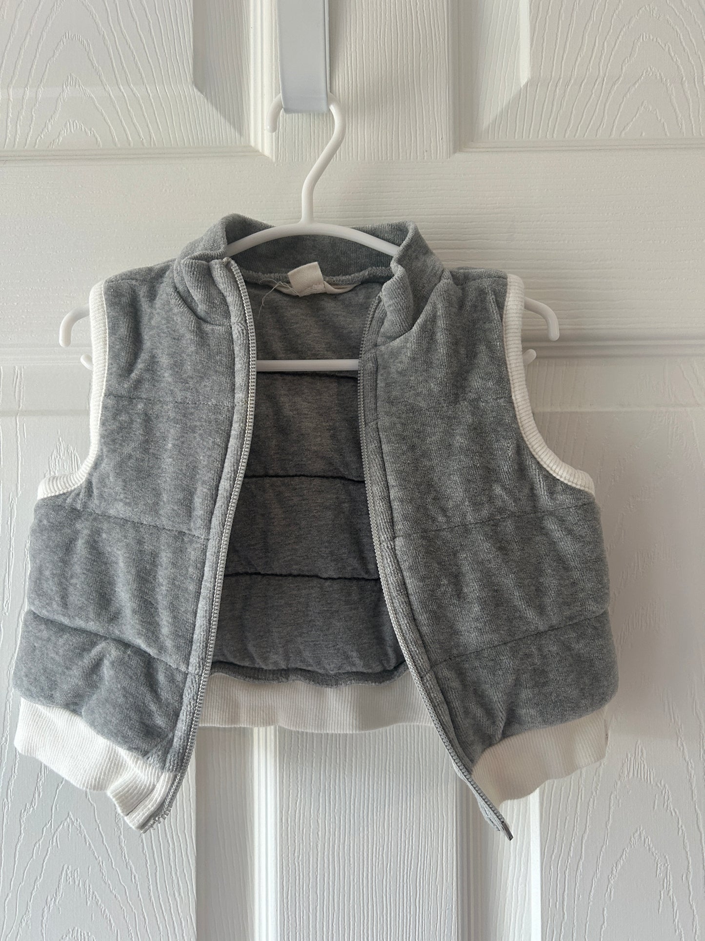 #63 The Honest Co gray vest size 3-6 months