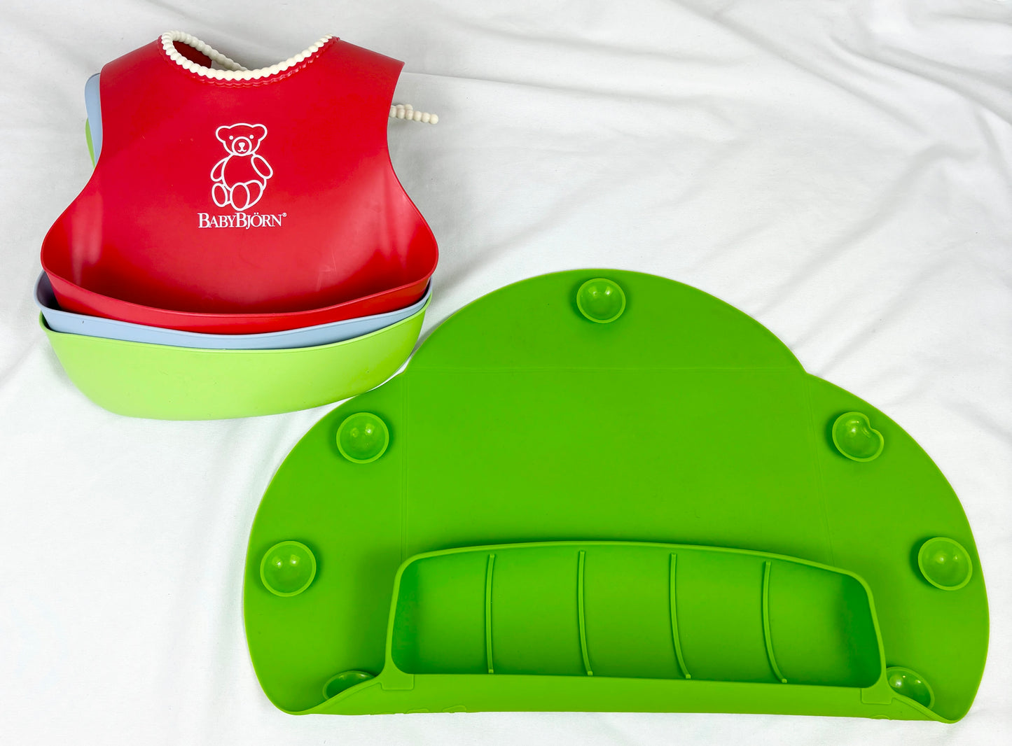 #14 BabyBjorn silicone Bibs and portable suction mat food catcher