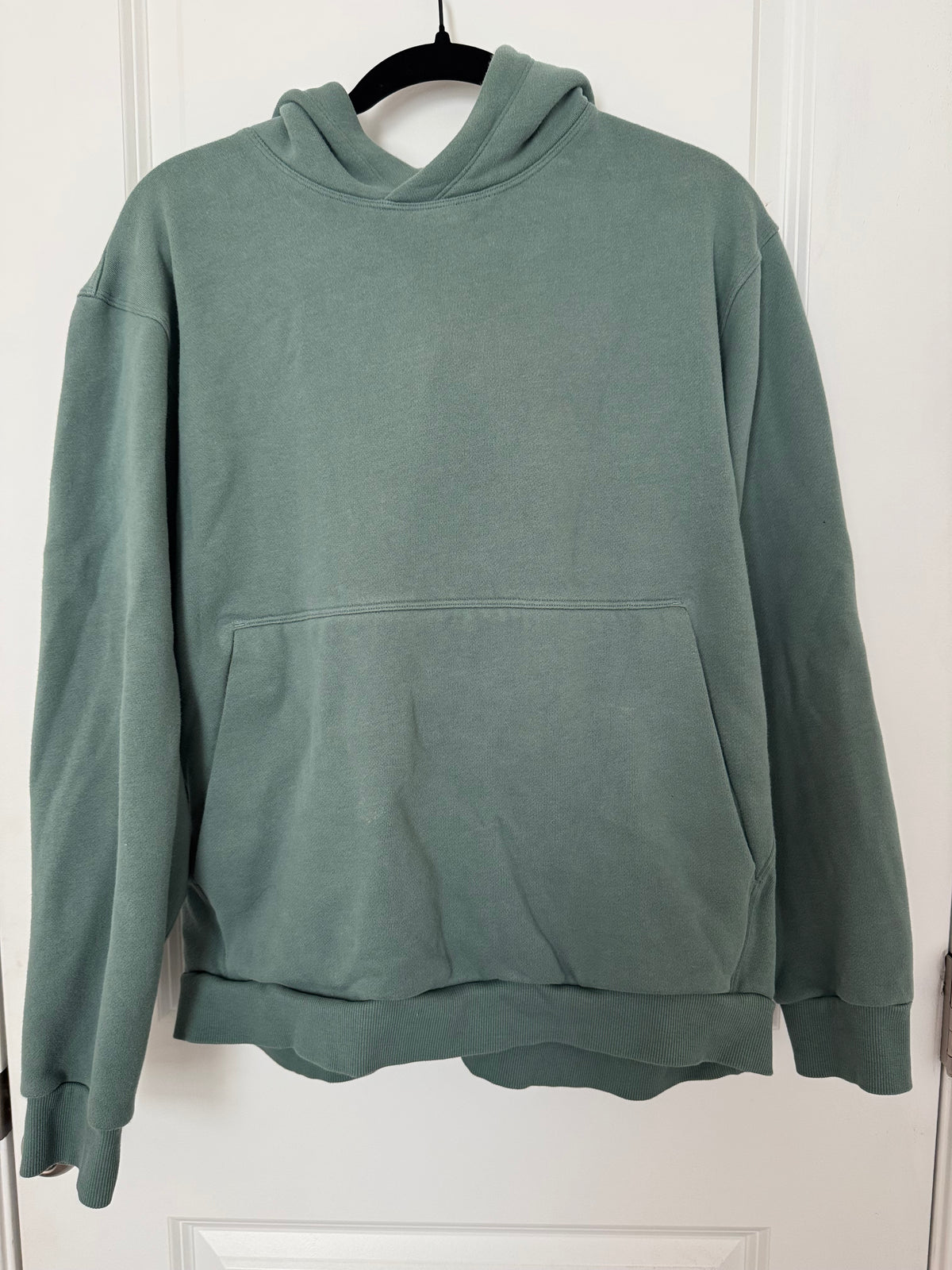 #107 Lululemon Men’s Hoodie size L
